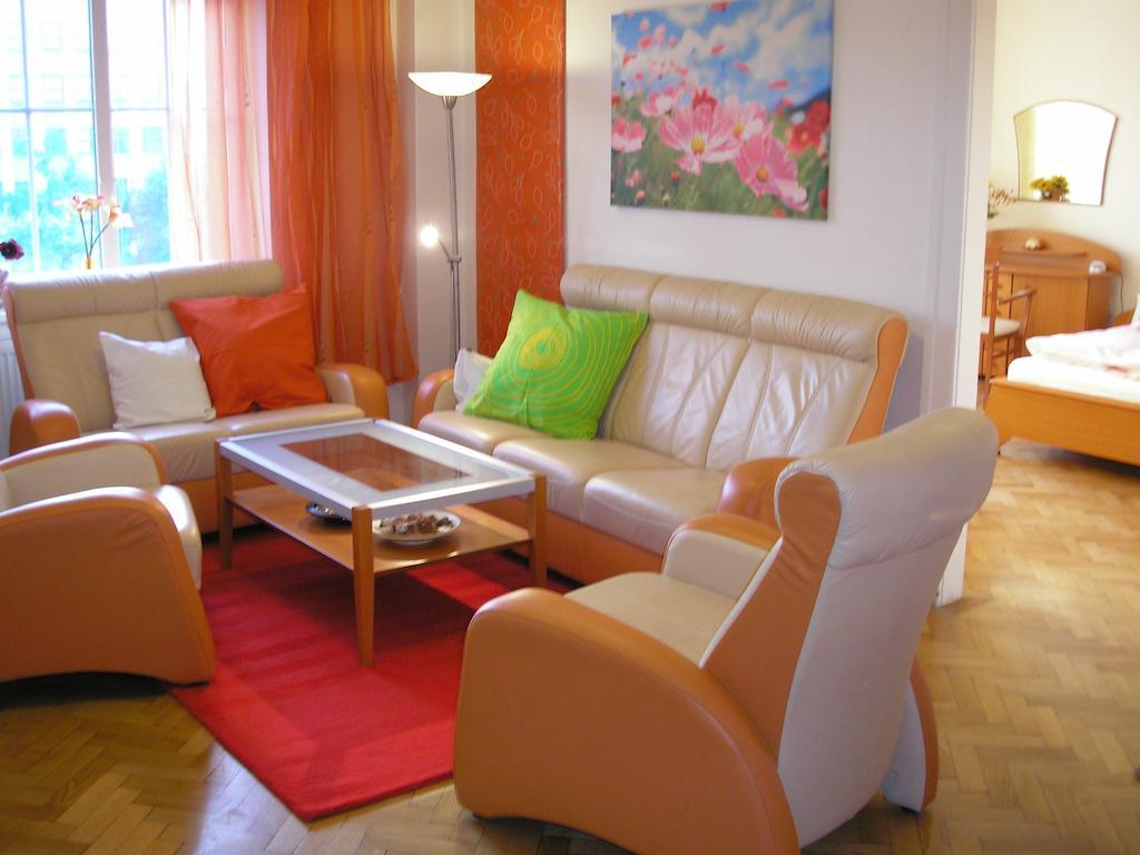 Apartment Accommodation Up To 17 Bratislava Exterior photo