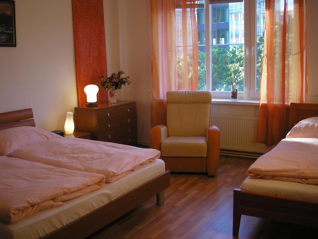 Apartment Accommodation Up To 17 Bratislava Exterior photo
